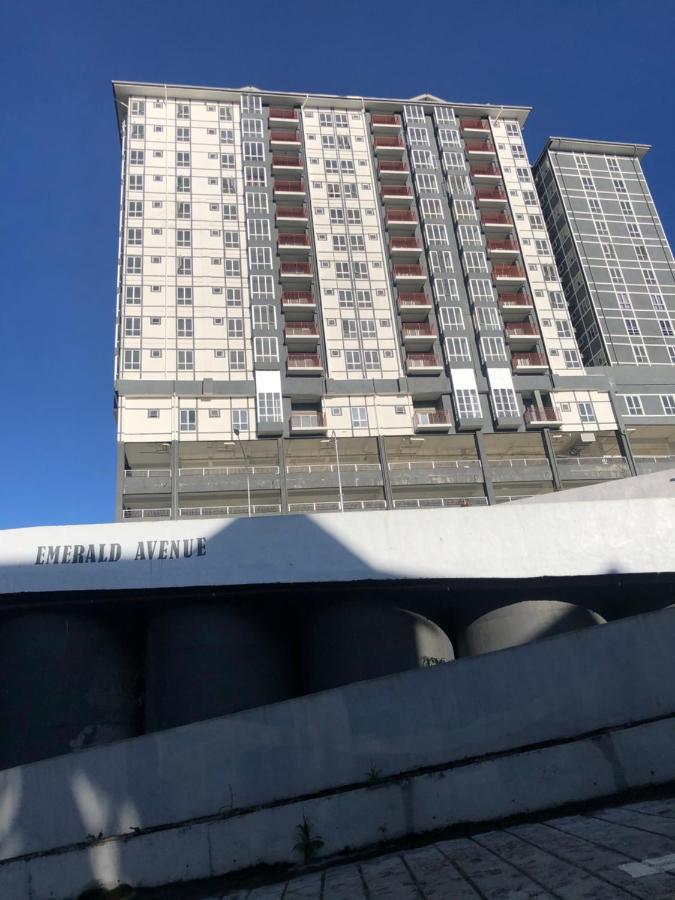 Ramadhina Eagle Eye View Home2Stay Emerald Avenue برينشانغ المظهر الخارجي الصورة